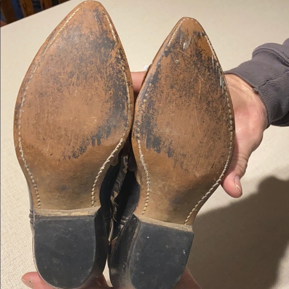 Some cowgirl boots